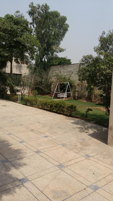 Grace View Guest House Lahore Exteriör bild